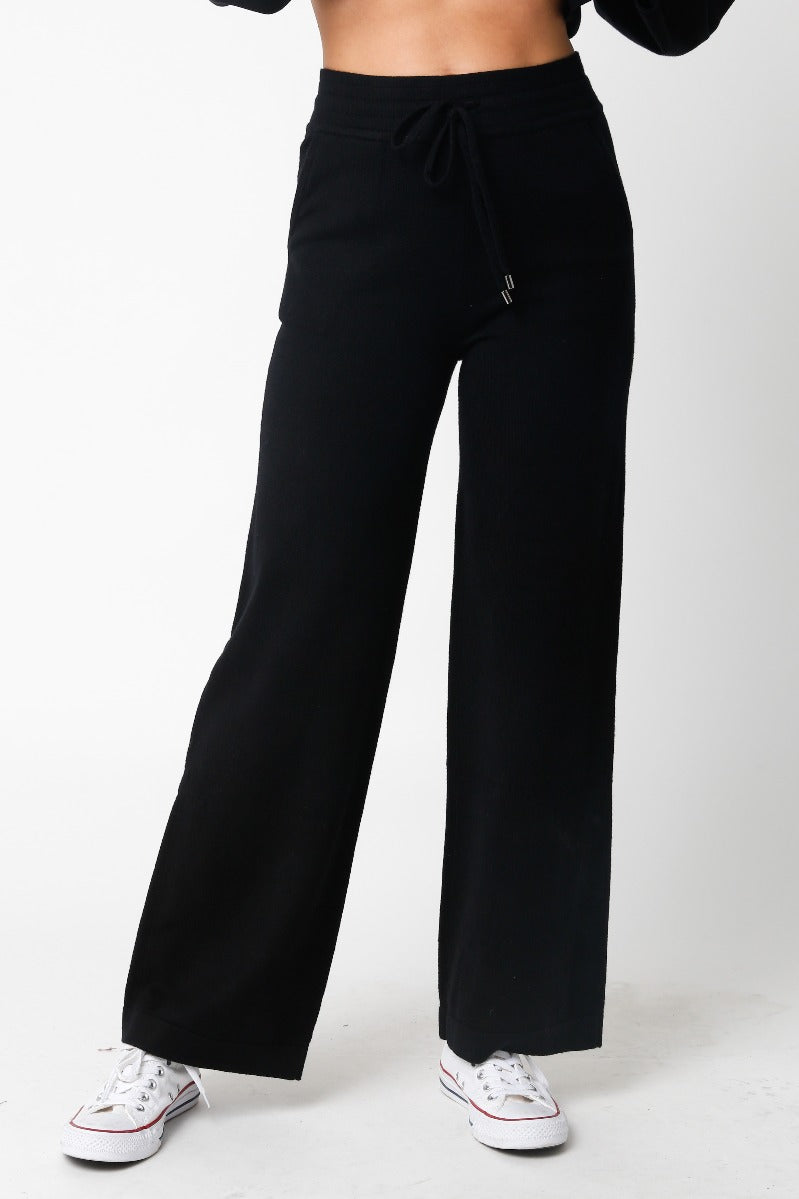 http://boutiquebleuonline.com/cdn/shop/files/model-wearing-black-cashmere-straight-leg-lounge-pantsjp2023-121_black_..._in_stock_4.jpg?v=1699389256&width=800